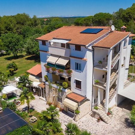 Apartments Lori Porec Luaran gambar