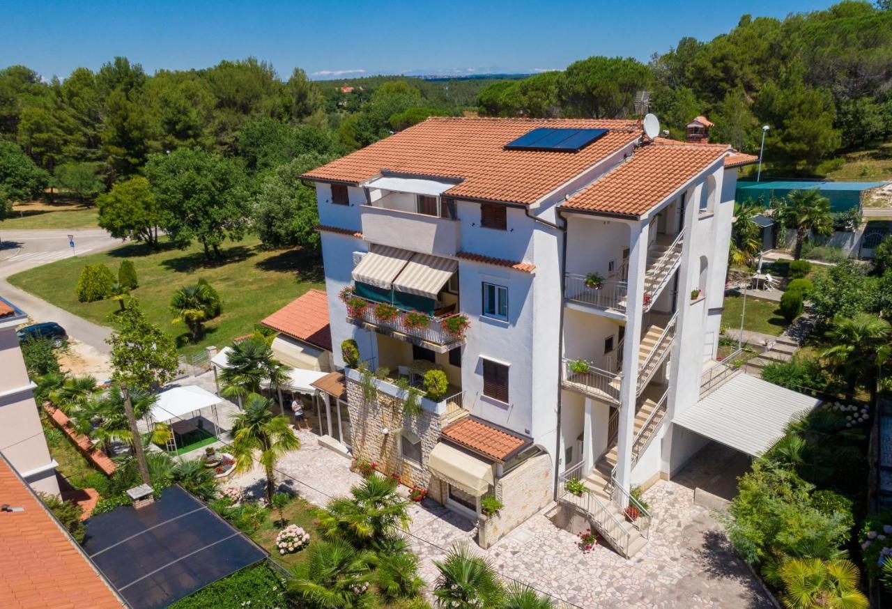 Apartments Lori Porec Luaran gambar