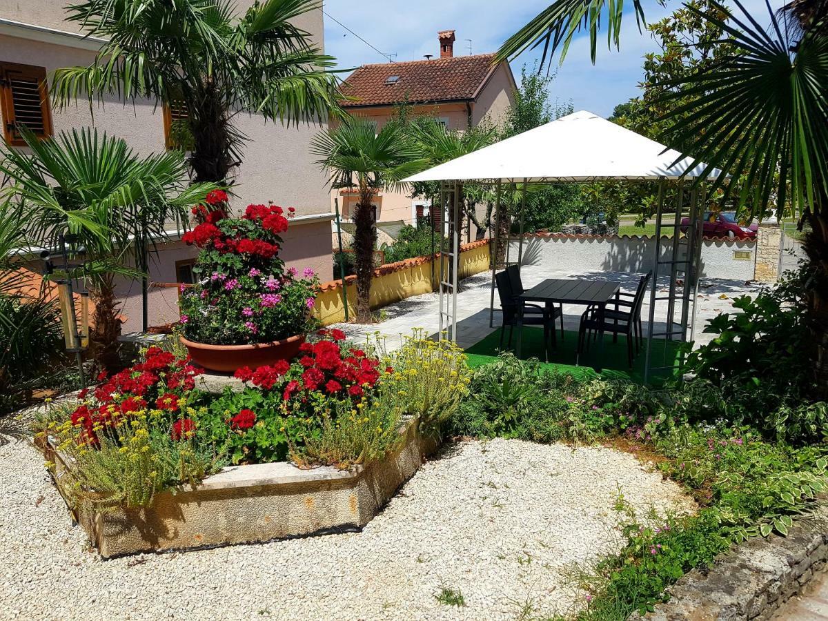 Apartments Lori Porec Luaran gambar