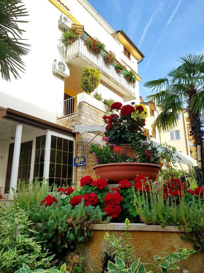 Apartments Lori Porec Luaran gambar